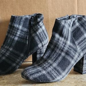 Diba Plaid Winter Booties  7-1/2M